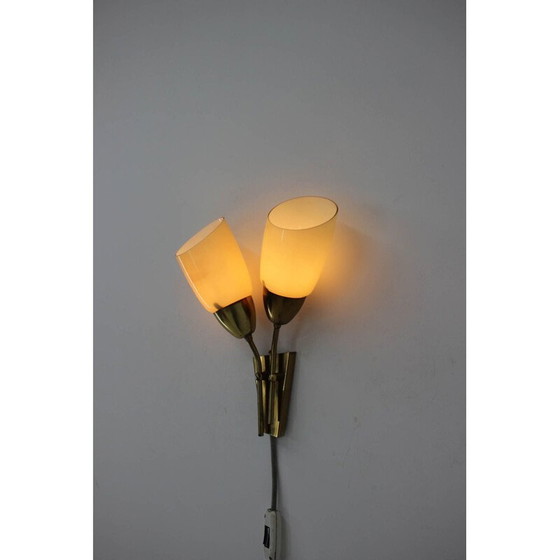 Image 1 of Klassische Wandleuchte aus Metall und Goldmessing von Kmenicky Senov, 1950