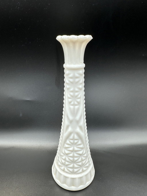 Anchor Hocking Vase aus Milchglas