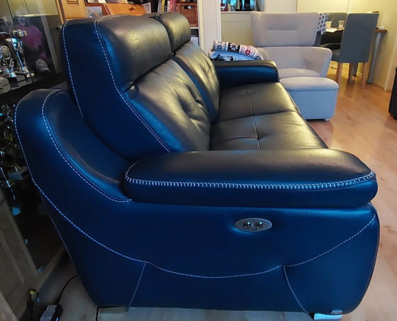 Image 1 of 3,5-Sitzer Sofa - Luciano Leder Florida Navy mit 2 Batterien für elektrischen Fußraum