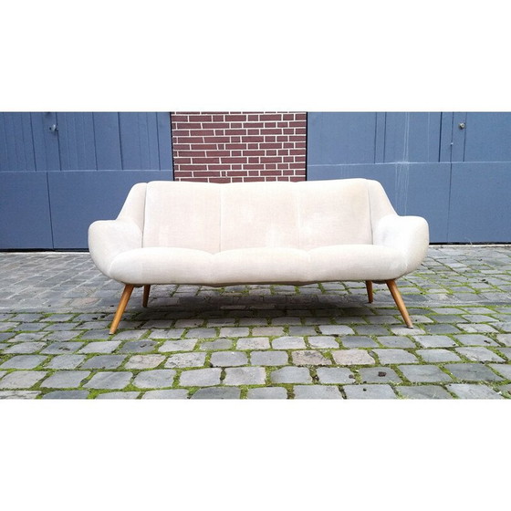 Image 1 of Vintage Samt 3-Sitzer Sofa mit Teakholzbeinen, 1950