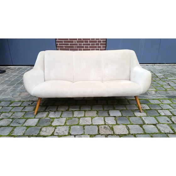 Image 1 of Vintage Samt 3-Sitzer Sofa mit Teakholzbeinen, 1950