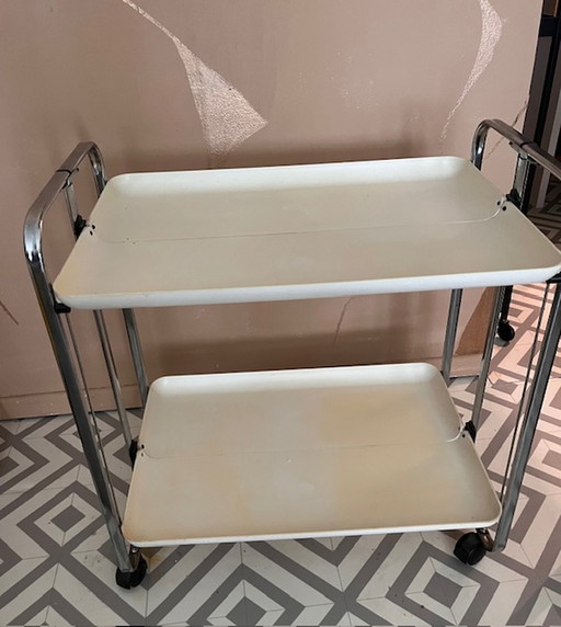 Servierwagen im Vintage-Stil