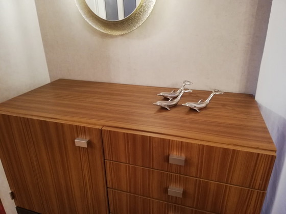 Image 1 of 80er-Jahre-Schrank auf Stahlsockel