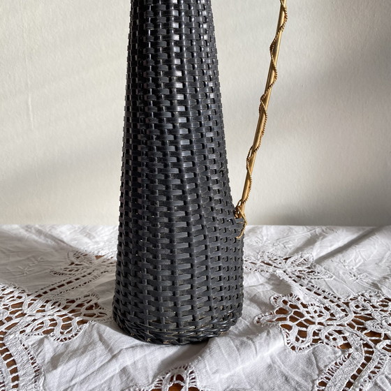 Image 1 of Alte Glasflasche und Scoubidou Vintage Kunststoffgeflecht