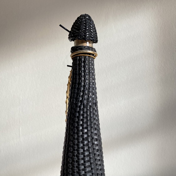 Image 1 of Alte Glasflasche und Scoubidou Vintage Kunststoffgeflecht