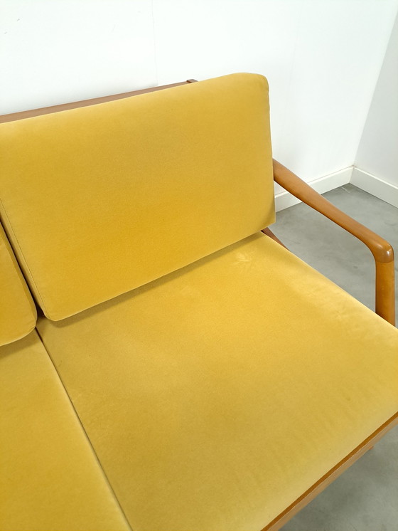 Image 1 of Sofa und Schlafsofa mit Holzrahmen