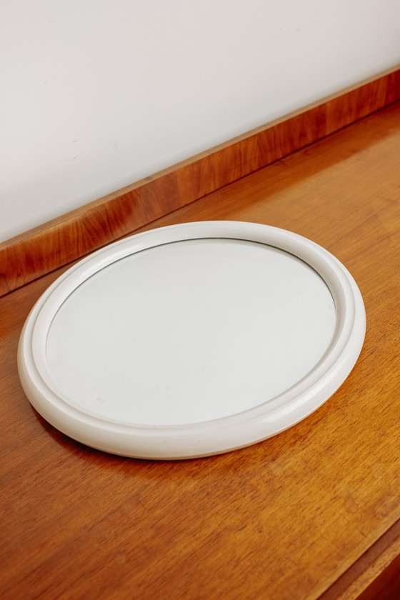 Image 1 of Runder weißer Vintage-Spiegel