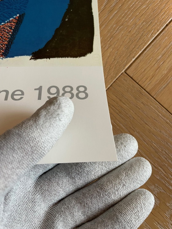 Image 1 of David Hockney, "Blumen, Apfel und Birne auf einem Tisch, Juli 1986", Copyright David Hockney 1986, gedruckt in England