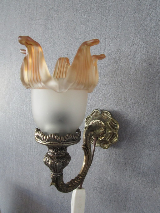 Schöne Tischlampe aus den 1960er Jahren