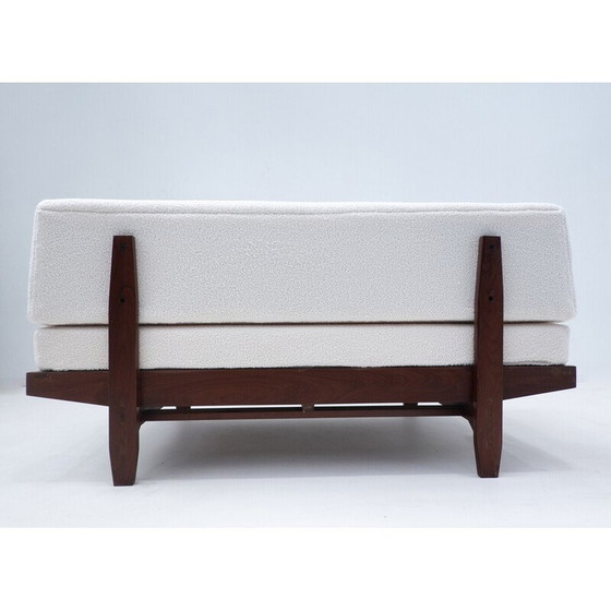 Image 1 of Italienisches Sofa aus der Mitte des Jahrhunderts aus weißem Boucle und Holz, 1960er Jahre