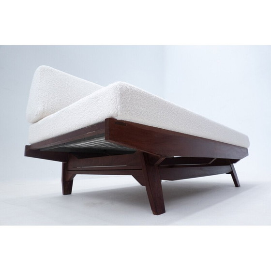 Image 1 of Italienisches Sofa aus der Mitte des Jahrhunderts aus weißem Boucle und Holz, 1960er Jahre