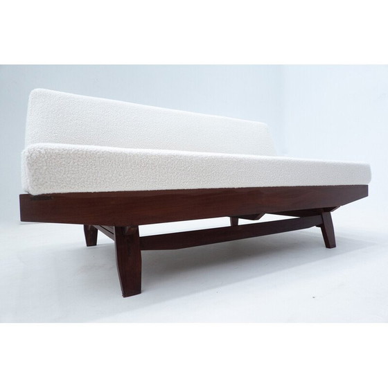 Image 1 of Italienisches Sofa aus der Mitte des Jahrhunderts aus weißem Boucle und Holz, 1960er Jahre