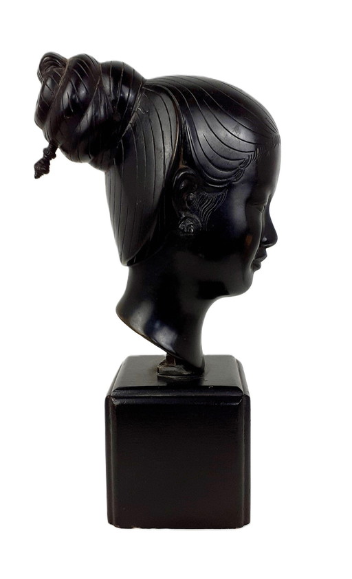 Bronzebüste für Nguyen Thanh Le