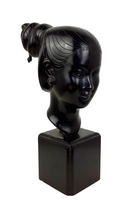 Bronzebüste für Nguyen Thanh Le