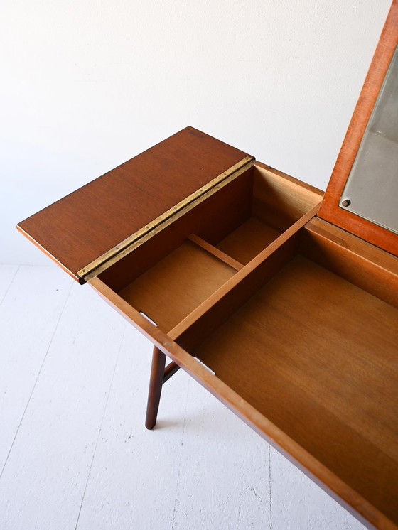 Image 1 of Skandinavischer Waschtisch mit Klappe