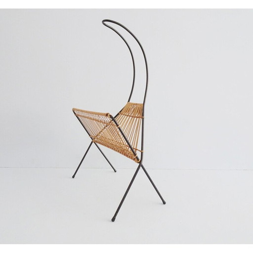 Zeitschriftenständer aus Metall und Rattan in Form eines Seils