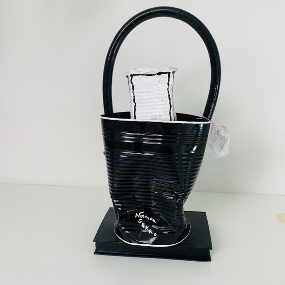 Image 1 of Kunstobjekt Norman Gekko - Zerquetschte Chanel-Tasche mit N.5-Parfüm