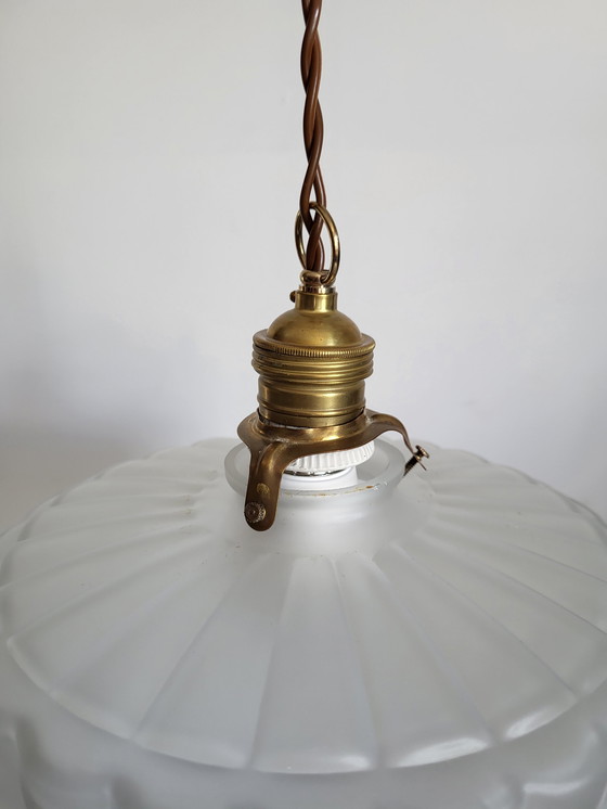 Image 1 of Jugendstil-Deckenlampe aus gepresstem Glas mit Blumendekor, Frankreich