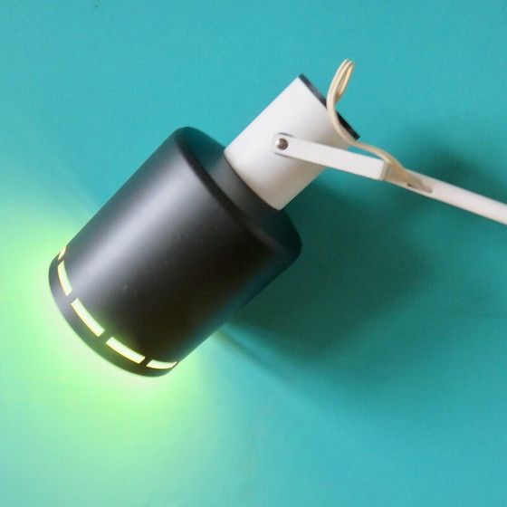 Image 1 of Paar Wandlampen aus weiß lackiertem Metall mit langen röhrenförmigen Armen für Lita, Frankreich