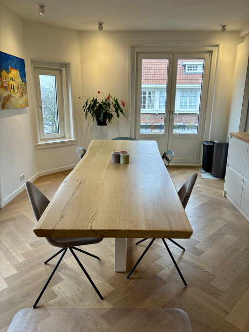 Schöner Tisch aus Eichenholz nach Maß - 281Cm