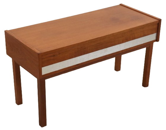 Image 1 of Niedriges kompaktes Sideboard / Flurschrank 'Gundsoille'