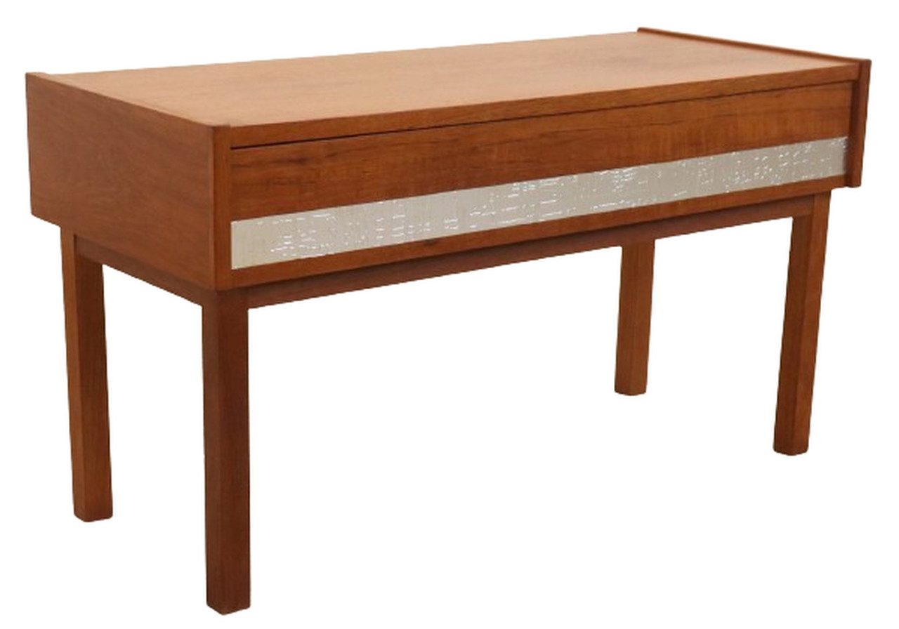 Niedriges kompaktes Sideboard / Flurschrank 'Gundsoille'