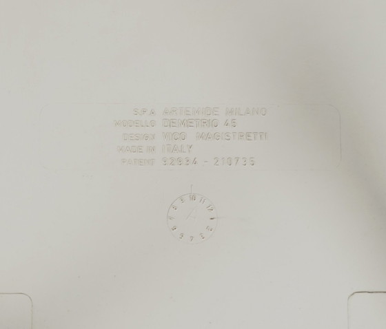 Image 1 of Weißer Couchtisch aus Kunststoff von Vico Magistretti für Artemide, 1970er
