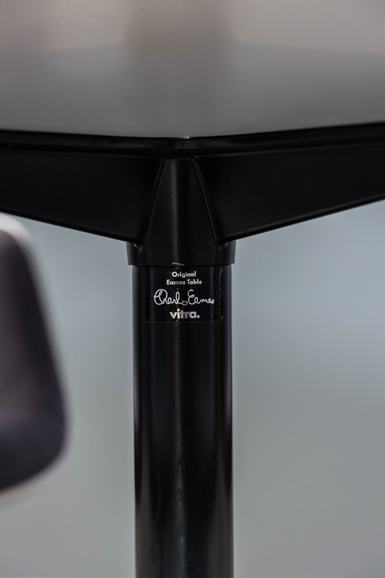 Image 1 of Eames runder segmentierter Tisch