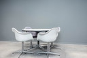 Eames runder segmentierter Tisch