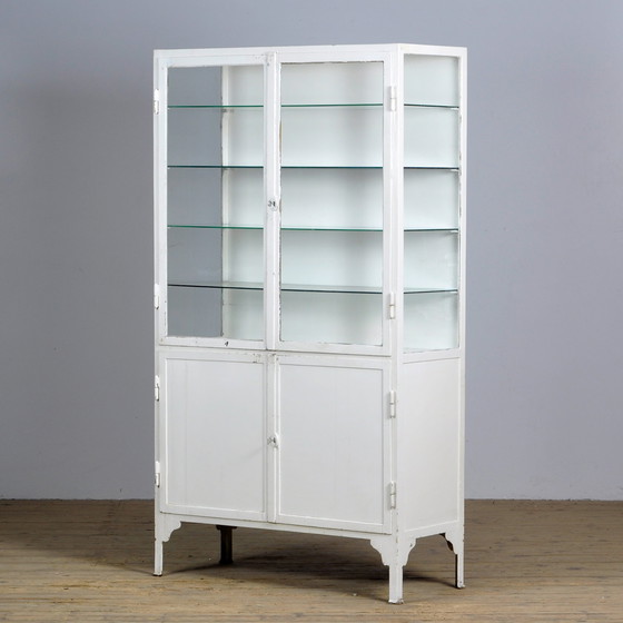 Image 1 of Industrielles medizinisches Kabinett