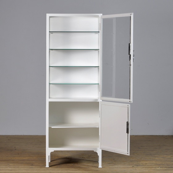 Image 1 of Vintage Medizinschrank