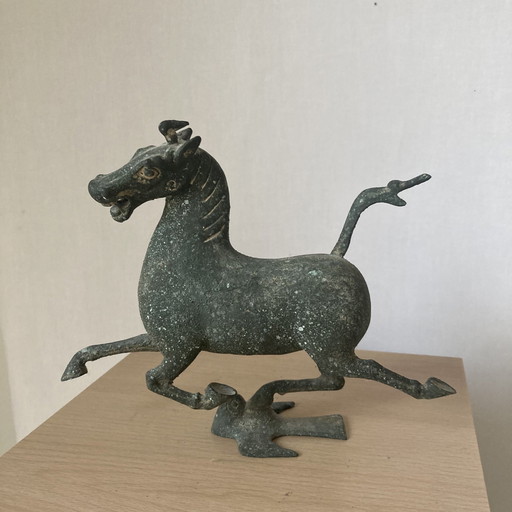 Bronzeskulptur „Fliegendes Pferd Aus Gansu“ Reproduktion 