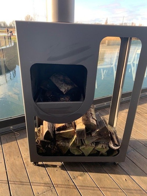 Image 1 of Harrie Leenders Spot Outdoor-Kamin mit verlängertem Rohr