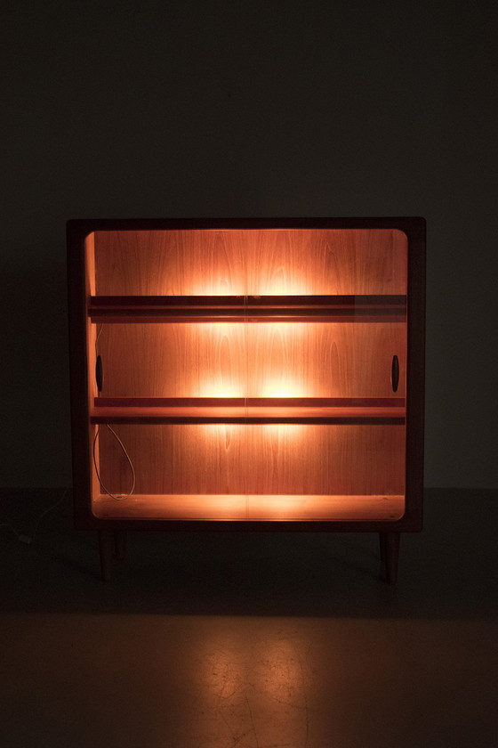 Image 1 of Dyrlund Vitrine