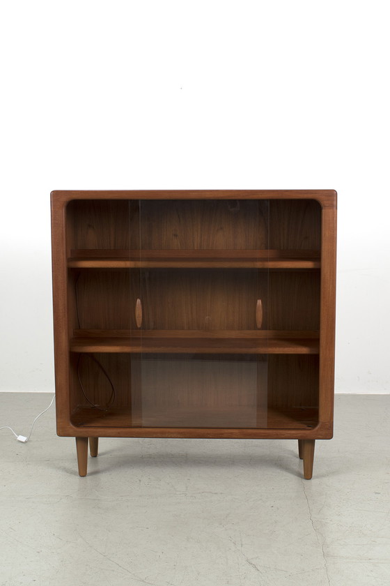 Image 1 of Dyrlund Vitrine