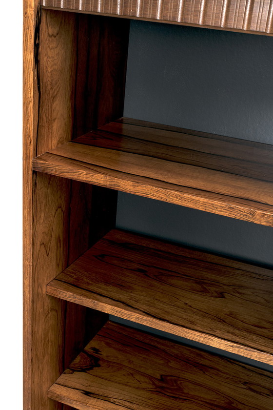 Image 1 of Upcycling-Bücherregal auf neuen Schlaufenbeinen