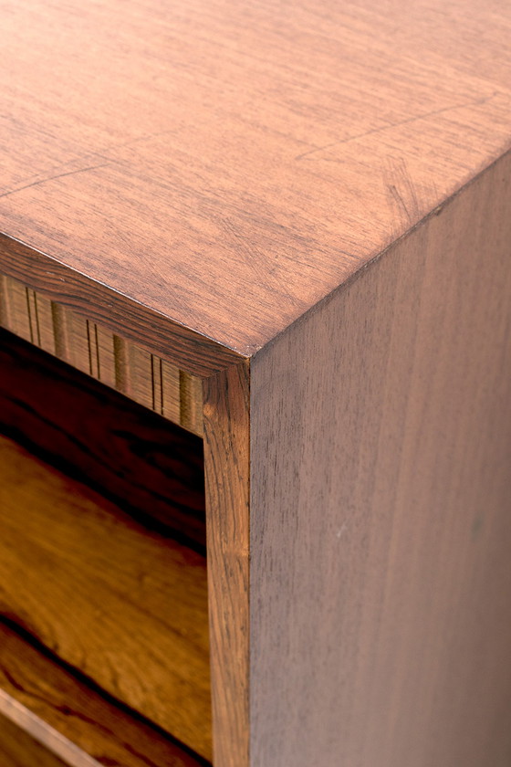 Image 1 of Upcycling-Bücherregal auf neuen Schlaufenbeinen