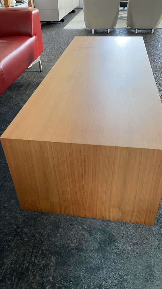 Image 1 of Salon-TV-Tisch aus Nussbaum