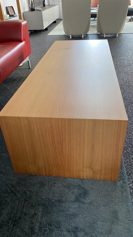 Image 1 of Salon-TV-Tisch aus Nussbaum