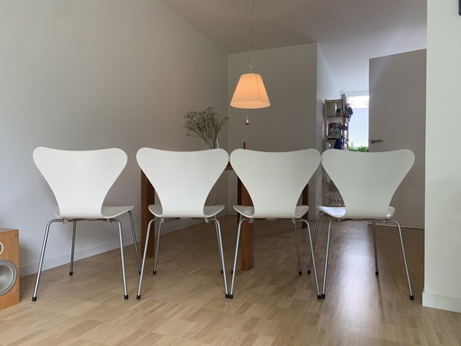 4x Fritz Hansen Stühle Weiß