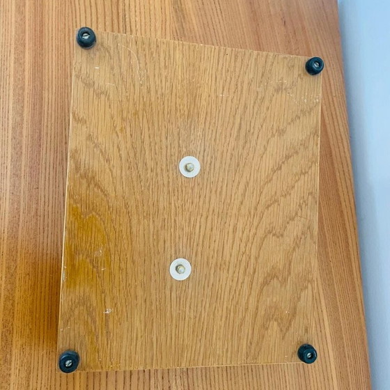 Image 1 of Weinlese gehäutet, die einen Schnitt am Auge darstellt