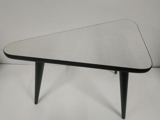 Image 1 of Formica 'Triangular' Couchtisch Beistelltisch
