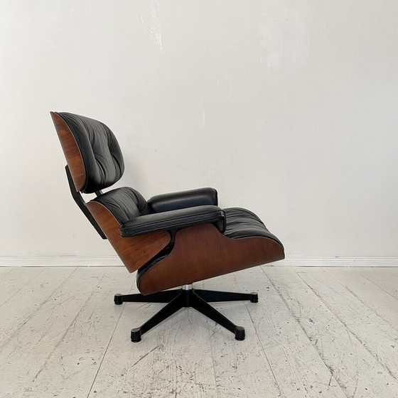Image 1 of Vintage-Sessel aus Nussbaumholz von Charles und Ray Eames für Vitra, 1997