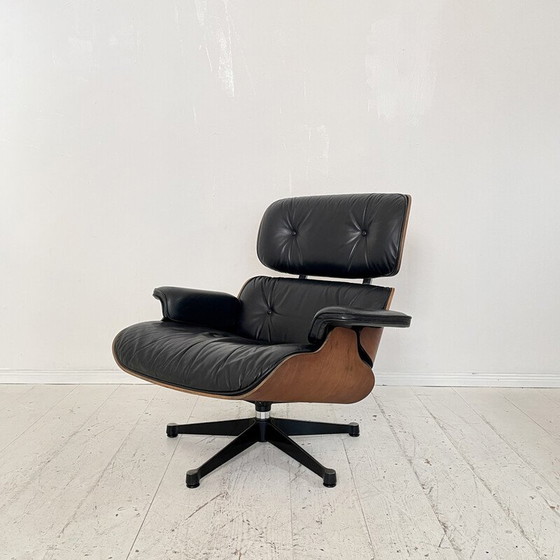 Image 1 of Vintage-Sessel aus Nussbaumholz von Charles und Ray Eames für Vitra, 1997