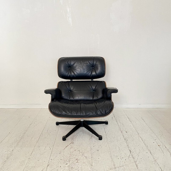 Image 1 of Vintage-Sessel aus Nussbaumholz von Charles und Ray Eames für Vitra, 1997