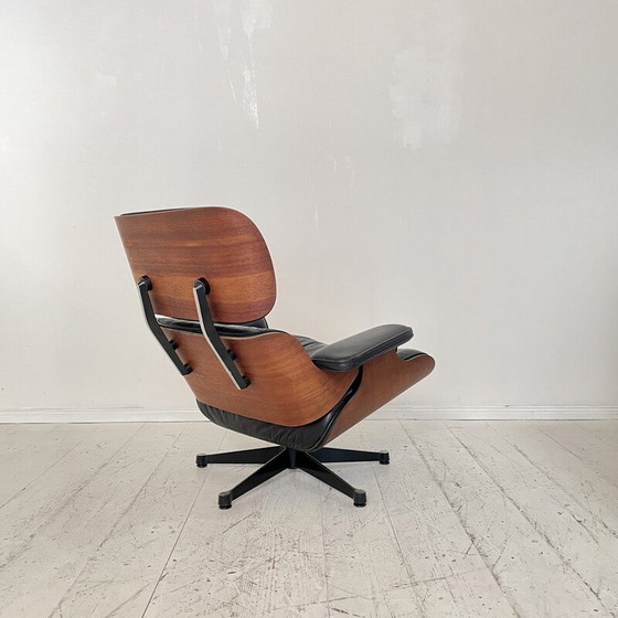 Image 1 of Vintage-Sessel aus Nussbaumholz von Charles und Ray Eames für Vitra, 1997