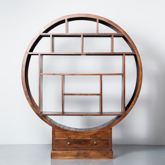 Image 1 of Moderne runde Vitrine