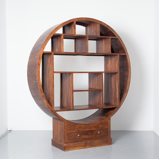 Image 1 of Moderne runde Vitrine