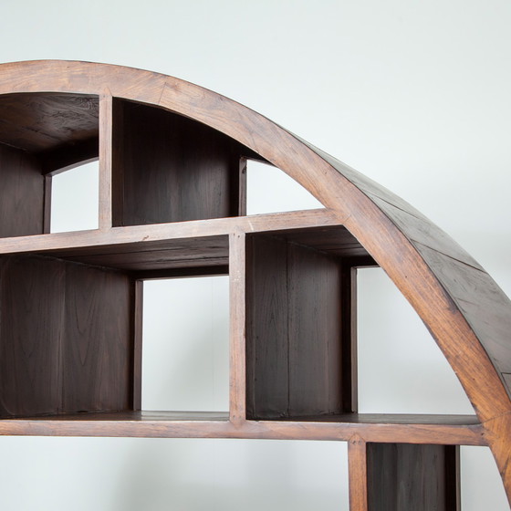 Image 1 of Moderne runde Vitrine