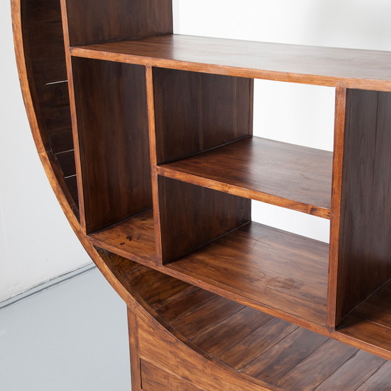 Image 1 of Moderne runde Vitrine